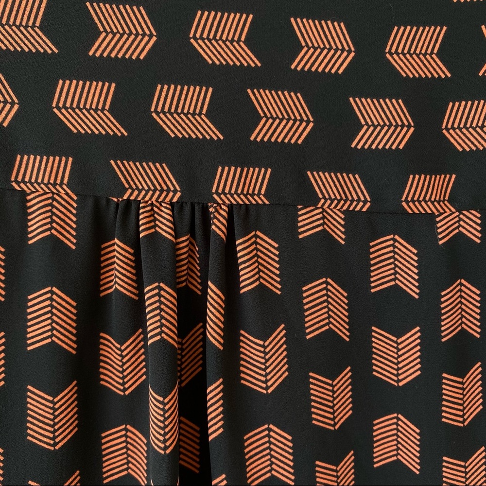 PLEIONE Arrow Print Blouse - Picture 6 of 9